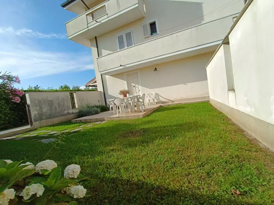 Immagine 24 di Casa bifamiliare in vendita  a Montignoso