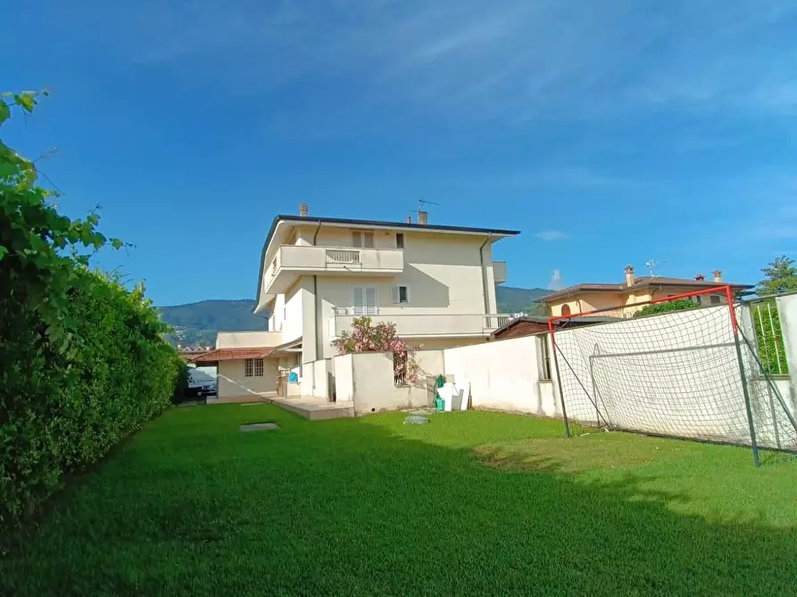 Immagine 6 di Casa bifamiliare in vendita  a Montignoso