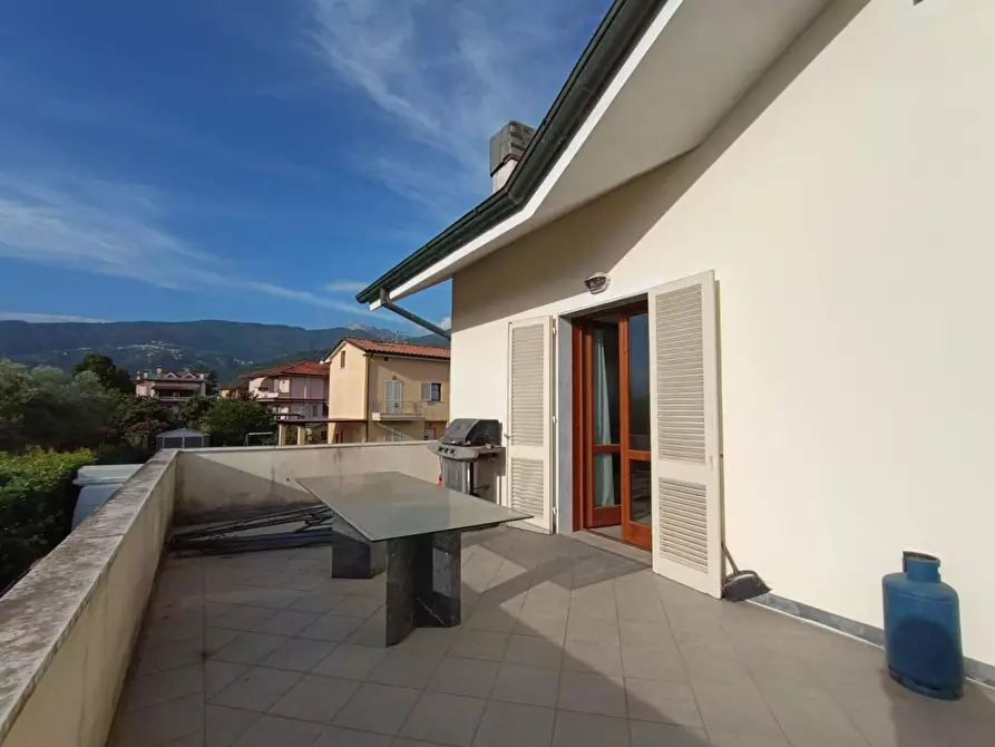 Immagine 7 di Casa bifamiliare in vendita  a Montignoso