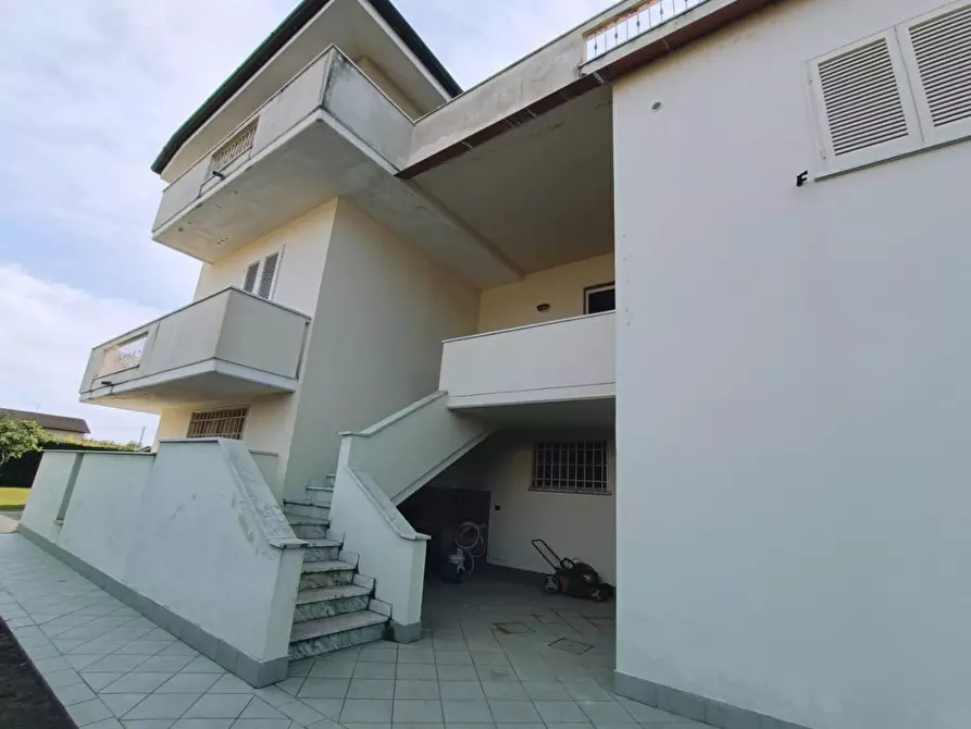 Immagine 3 di Casa bifamiliare in vendita  a Montignoso