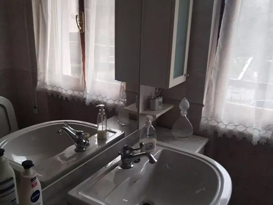 Immagine 11 di Appartamento in vendita  a Carrara