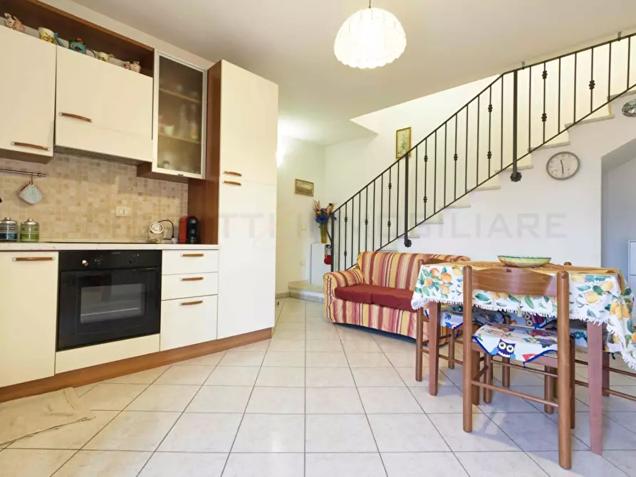 Immagine 2 di Appartamento in vendita  a Piombino