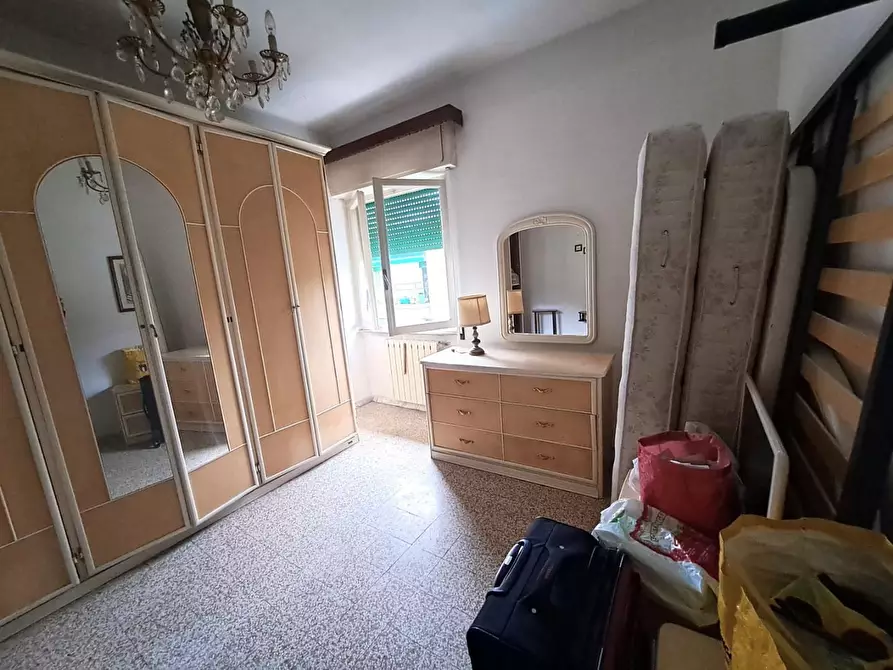 Immagine 11 di Appartamento in vendita  a Massa