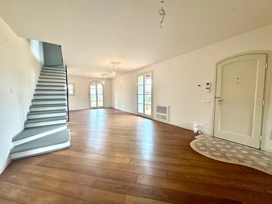 Immagine 18 di Villa in vendita  a Empoli