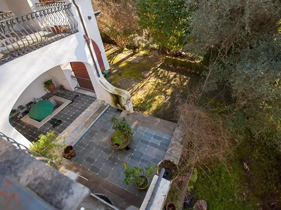 Immagine 42 di Villa in vendita  a Massa