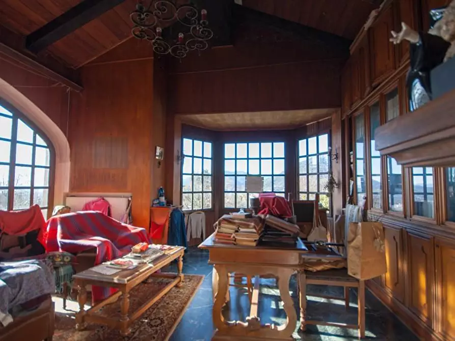 Immagine 18 di Villa in vendita  a Massa