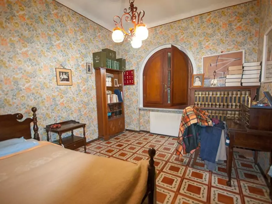 Immagine 35 di Villa in vendita  a Massa