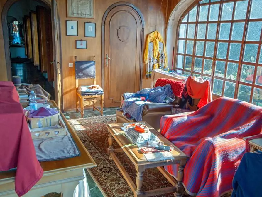 Immagine 19 di Villa in vendita  a Massa