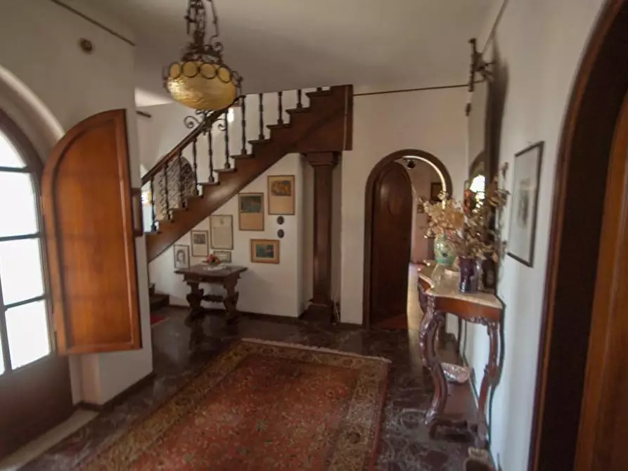 Immagine 23 di Villa in vendita  a Massa