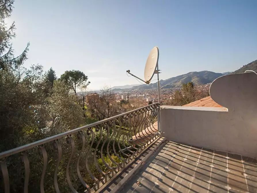 Immagine 40 di Villa in vendita  a Massa