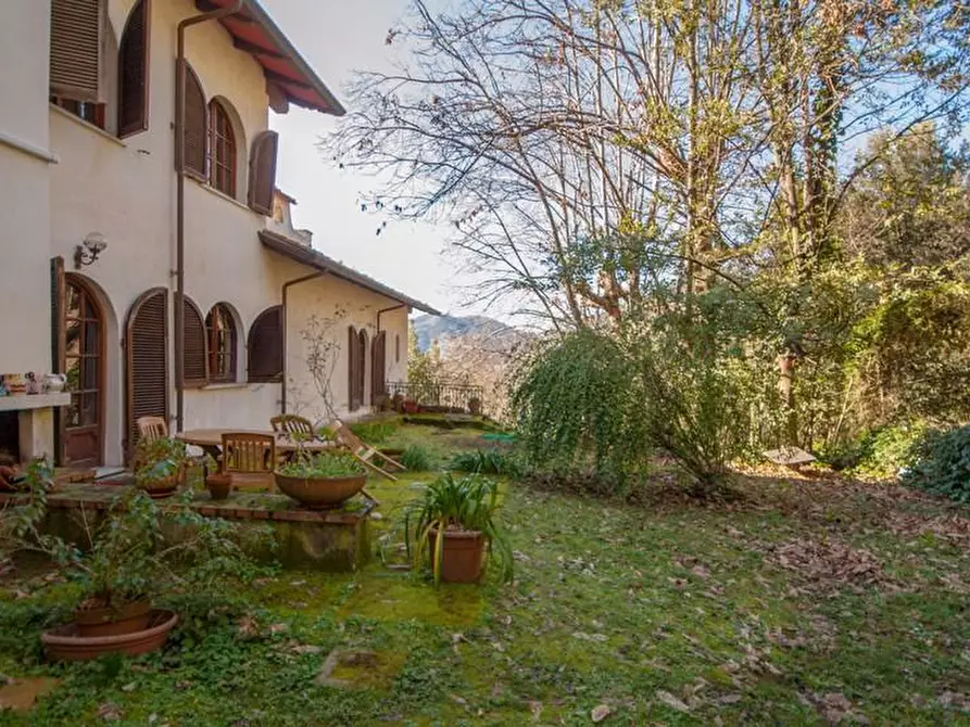 Immagine 8 di Villa in vendita  a Massa