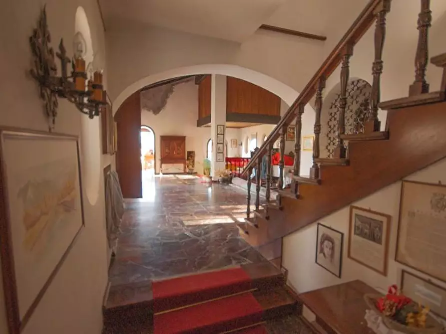 Immagine 15 di Villa in vendita  a Massa