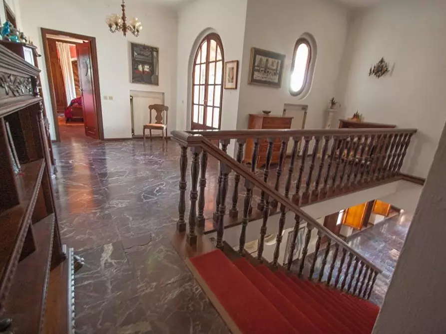 Immagine 33 di Villa in vendita  a Massa