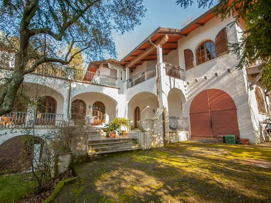 Immagine 1 di Villa in vendita  a Massa