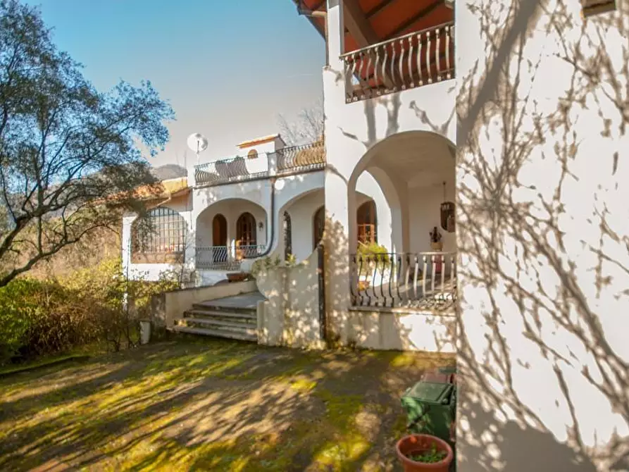 Immagine 5 di Villa in vendita  a Massa
