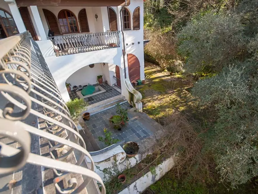 Immagine 43 di Villa in vendita  a Massa