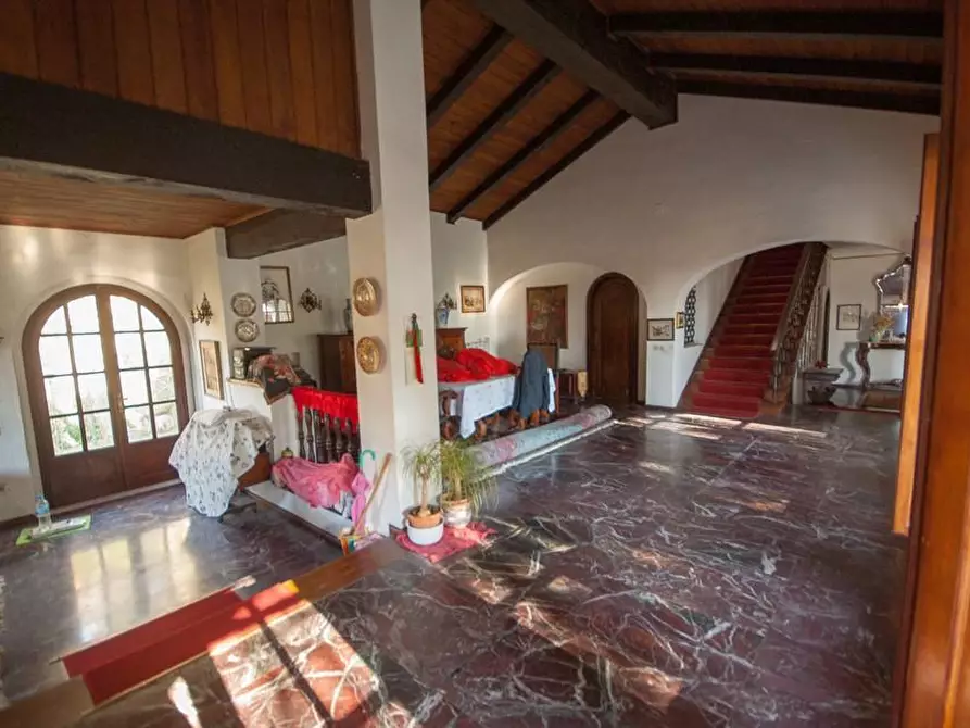 Immagine 12 di Villa in vendita  a Massa