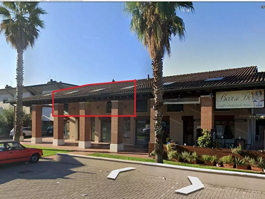 Immagine 1 di Appartamento in vendita  a Montignoso