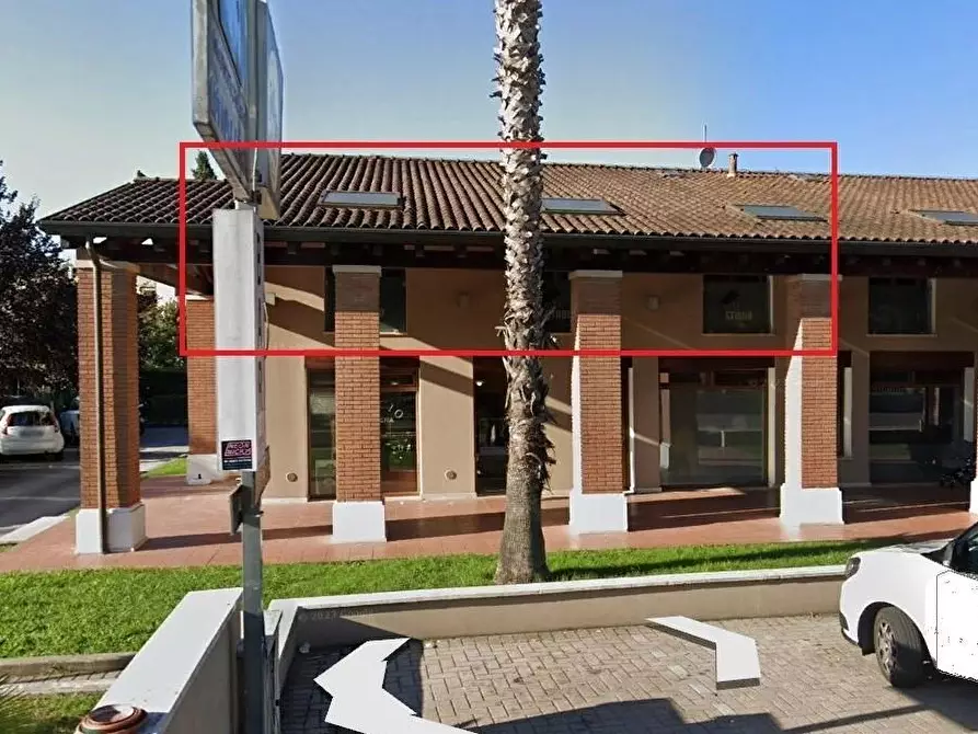 Immagine 2 di Appartamento in vendita  a Montignoso