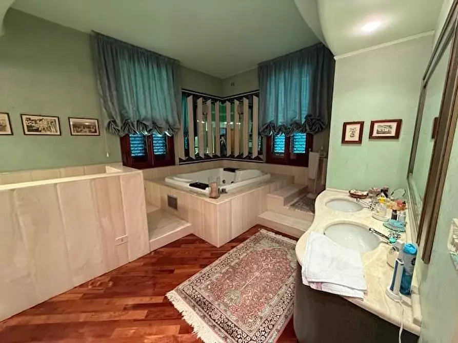 Immagine 24 di Villa in vendita  a Fucecchio