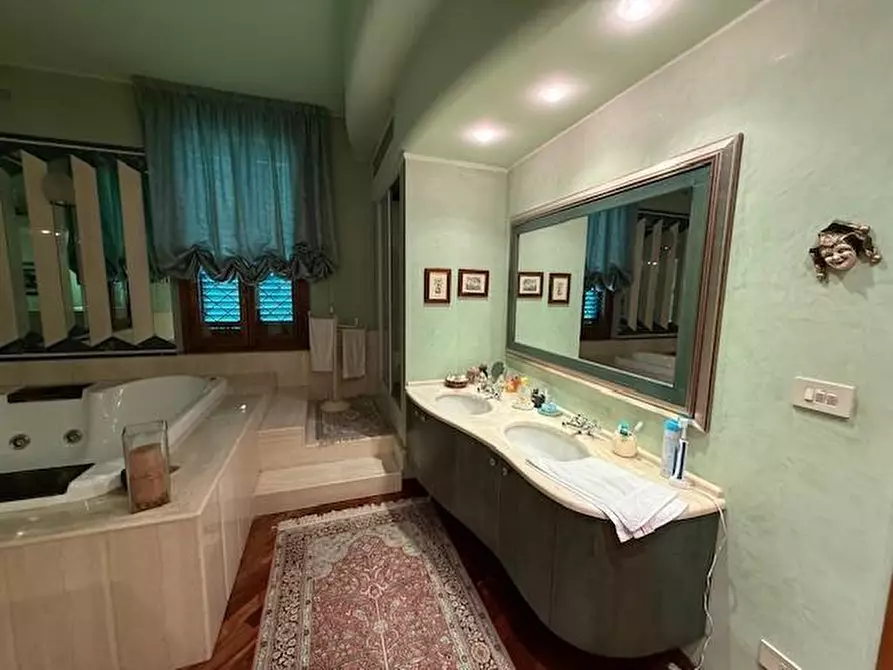 Immagine 23 di Villa in vendita  a Fucecchio