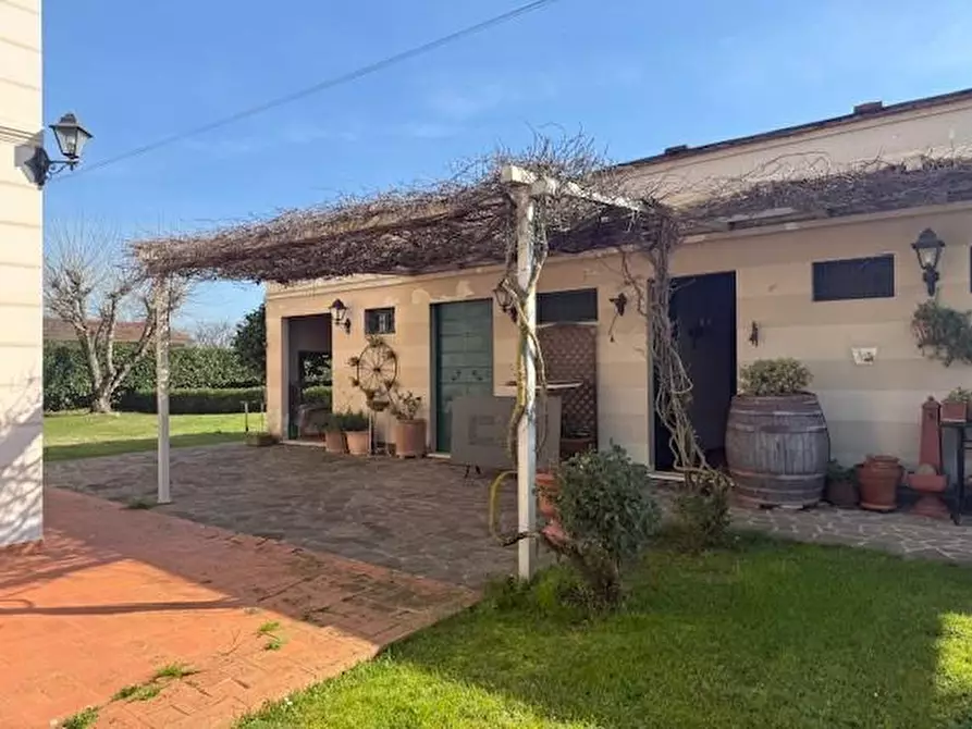 Immagine 4 di Villa in vendita  a Fucecchio