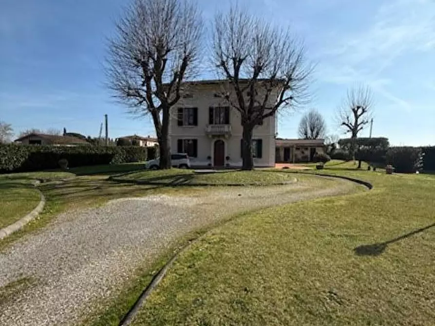 Immagine 1 di Villa in vendita  a Fucecchio