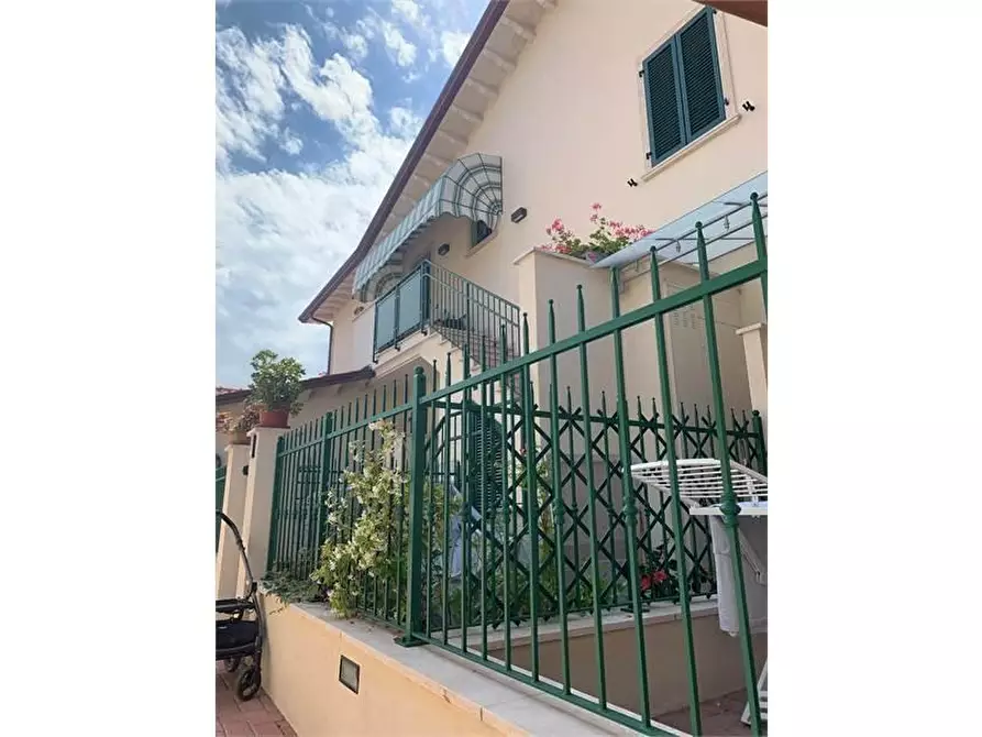 Immagine 22 di Porzione di casa in vendita  a Carrara