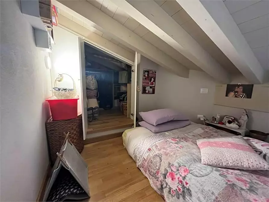 Immagine 16 di Porzione di casa in vendita  a Carrara