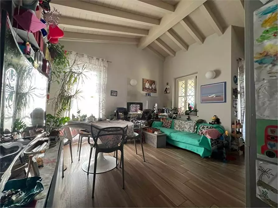 Immagine 3 di Porzione di casa in vendita  a Carrara