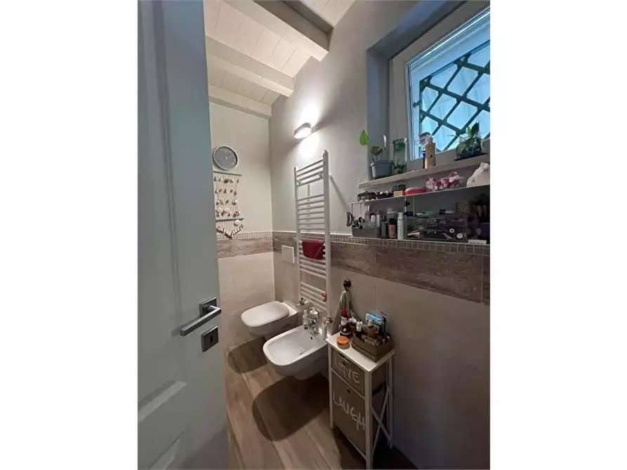 Immagine 10 di Porzione di casa in vendita  a Carrara