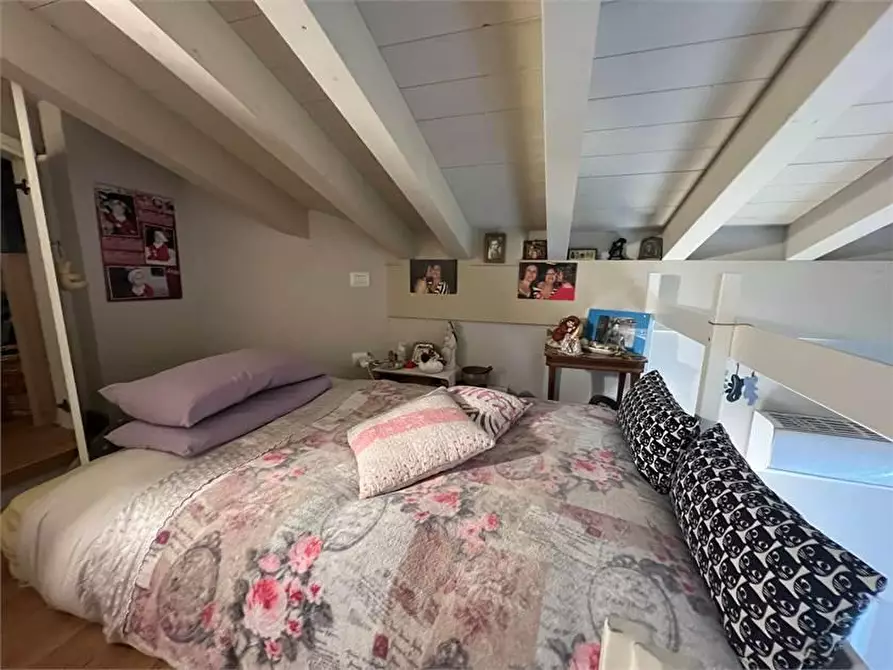 Immagine 14 di Porzione di casa in vendita  a Carrara