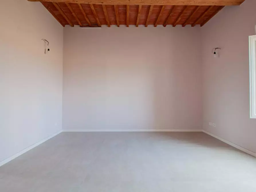 Immagine 11 di Rustico / casale in vendita  a Pisa