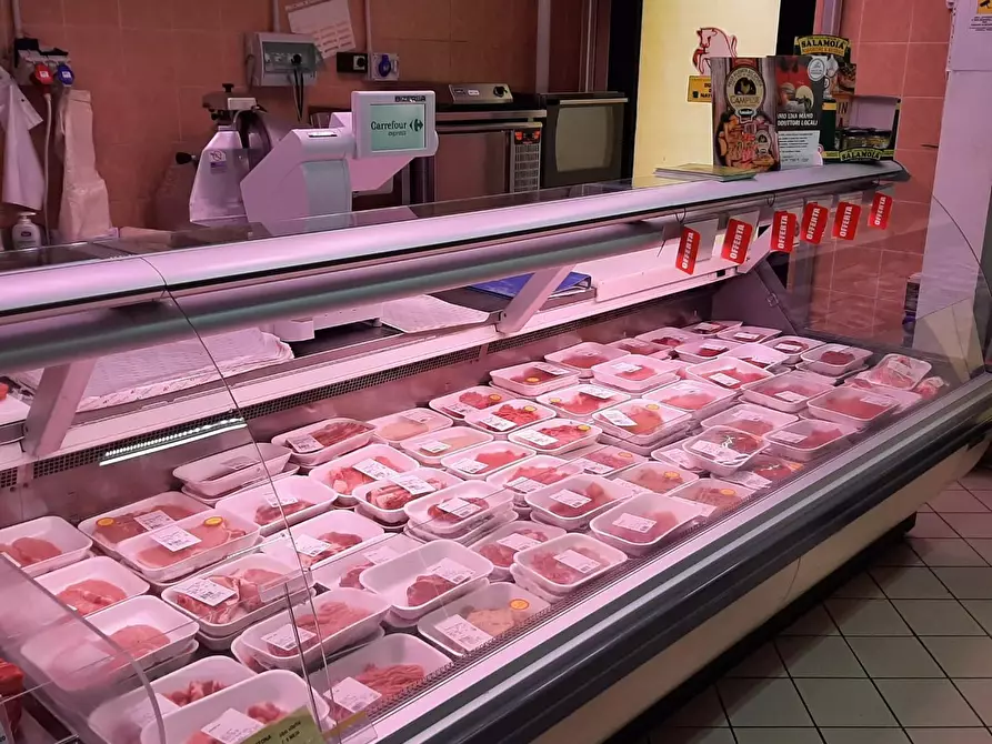 Immagine 3 di Alimentari in vendita  a Massarosa