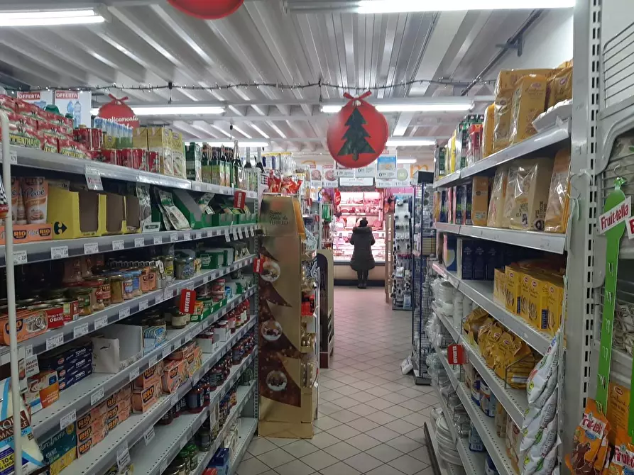 Immagine 7 di Alimentari in vendita  a Massarosa