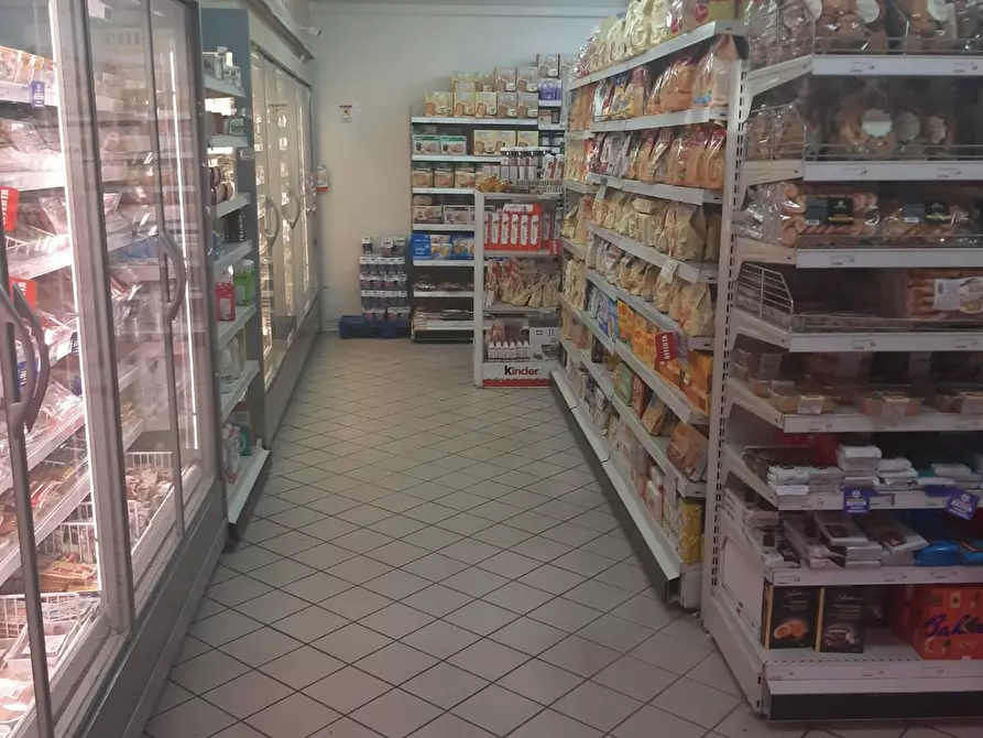 Immagine 6 di Alimentari in vendita  a Massarosa