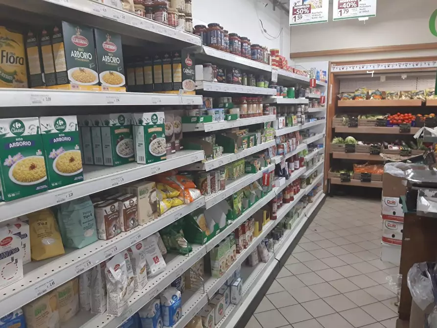 Immagine 2 di Alimentari in vendita  a Massarosa