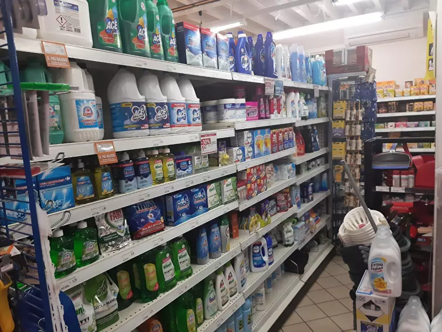 Immagine 5 di Alimentari in vendita  a Massarosa