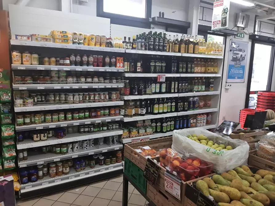 Immagine 8 di Alimentari in vendita  a Massarosa