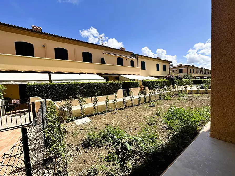 Immagine 10 di Appartamento in vendita  a Rosignano Marittimo