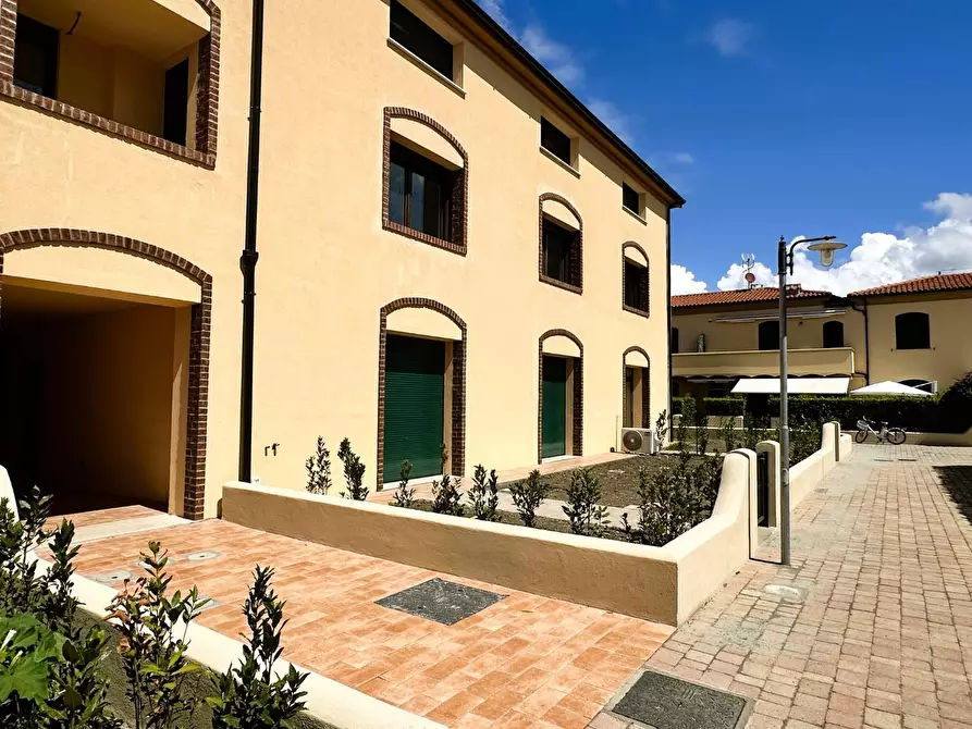 Immagine 11 di Appartamento in vendita  a Rosignano Marittimo