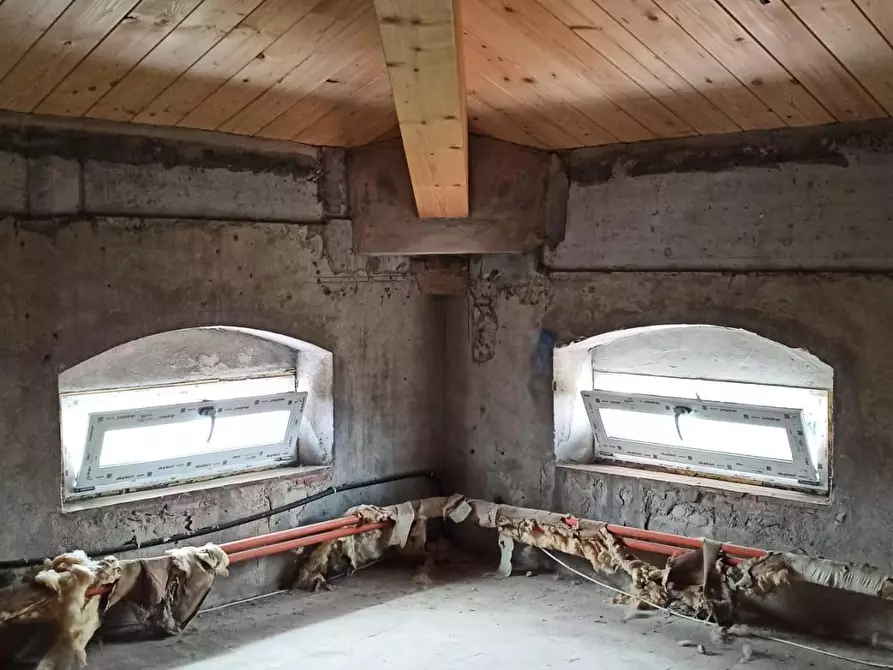 Immagine 22 di Villa in vendita  a Capannori