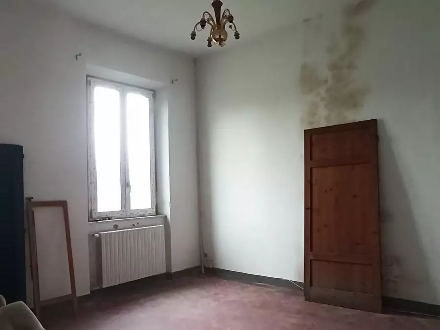 Immagine 10 di Villa in vendita  a Capannori