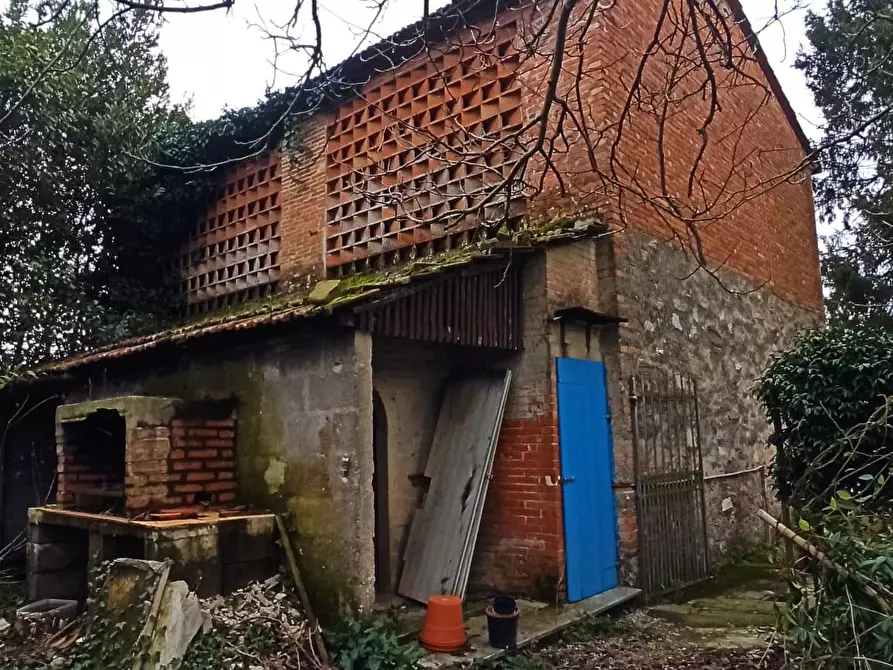 Immagine 27 di Villa in vendita  a Capannori