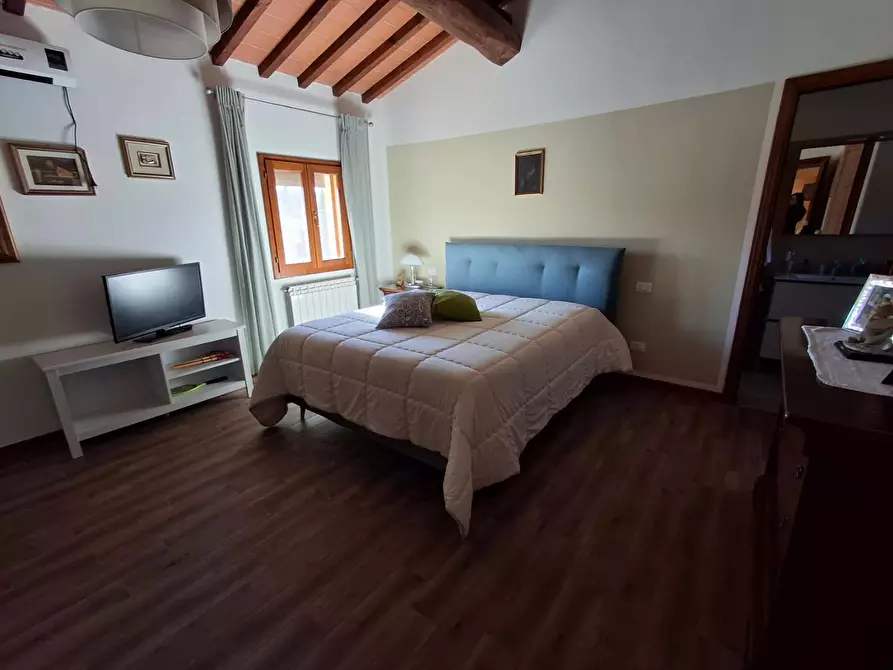 Immagine 22 di Casa colonica in vendita  a Vinci