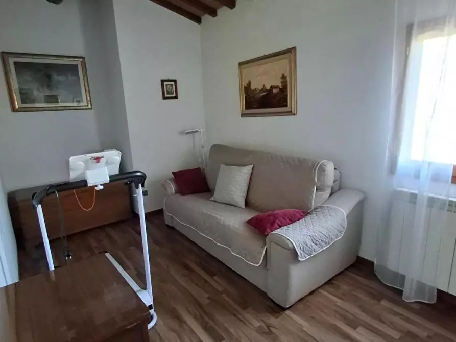 Immagine 27 di Casa colonica in vendita  a Vinci
