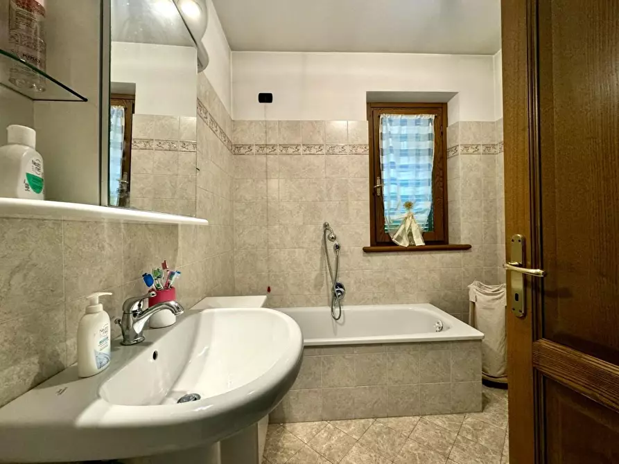 Immagine 41 di Casa semindipendente in vendita  a Camaiore