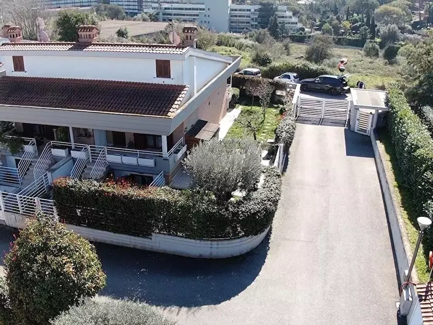 Immagine 33 di Casa bifamiliare in vendita  a Roma