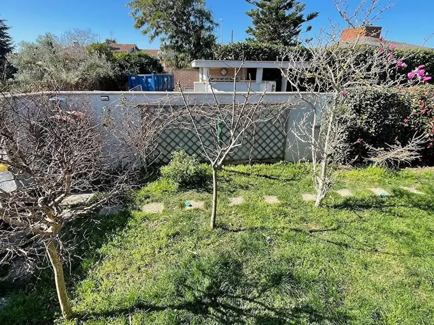 Immagine 21 di Casa bifamiliare in vendita  a Roma