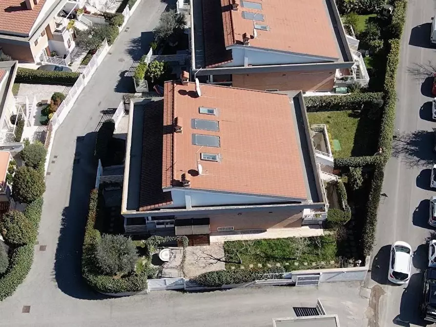 Immagine 27 di Casa bifamiliare in vendita  a Roma